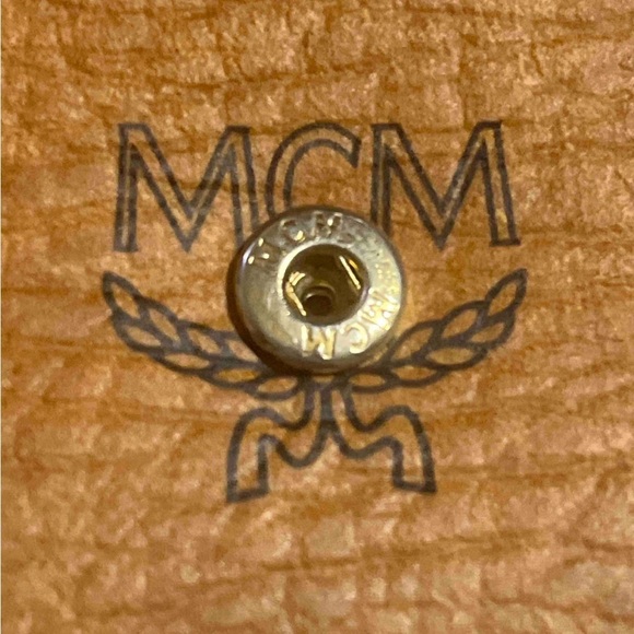 HP🎉MCM Brown Leather Wallet, MCM Studs, Pink strip FINAL PRICE - Picture 8 of 12